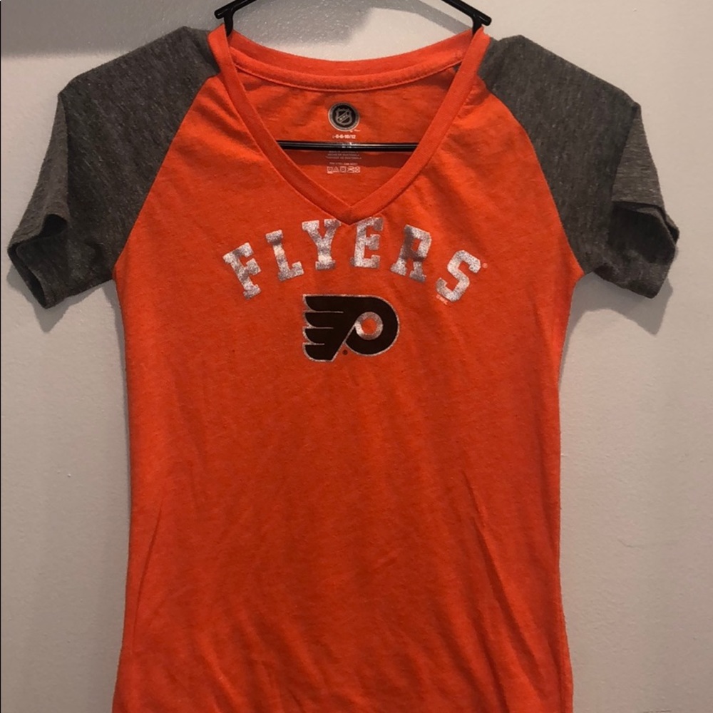 children’s v neck Flyers tee